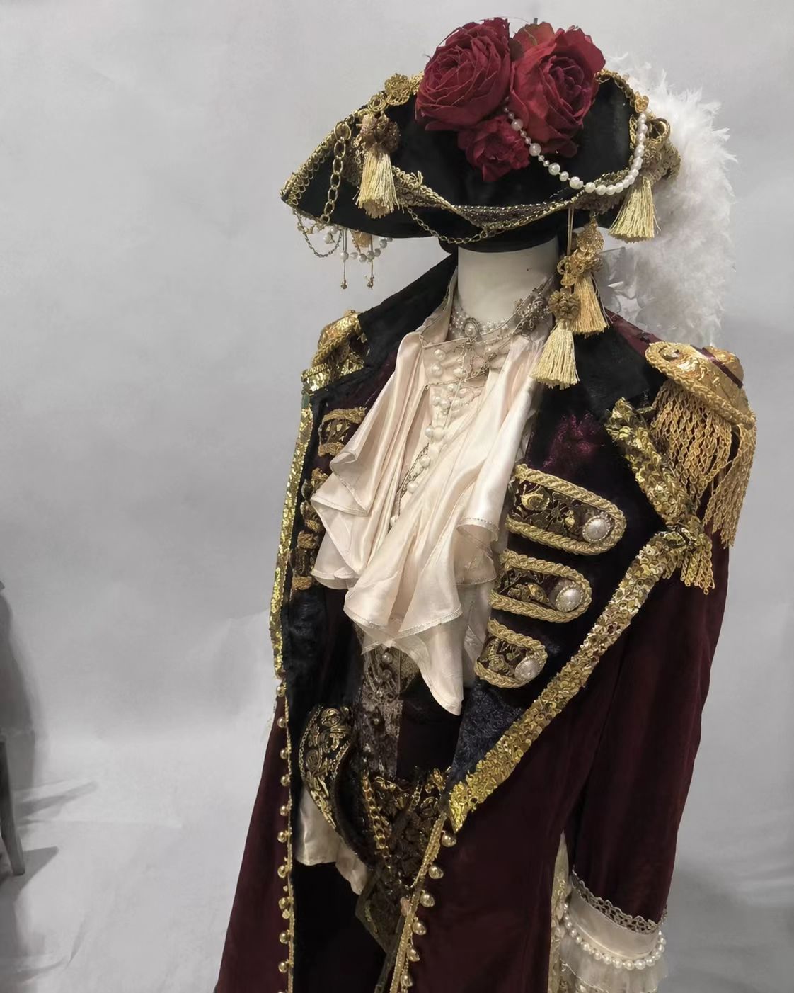 Hetalia Arthur Kirkland Pirate Cosplay Costume Set showroom image 2