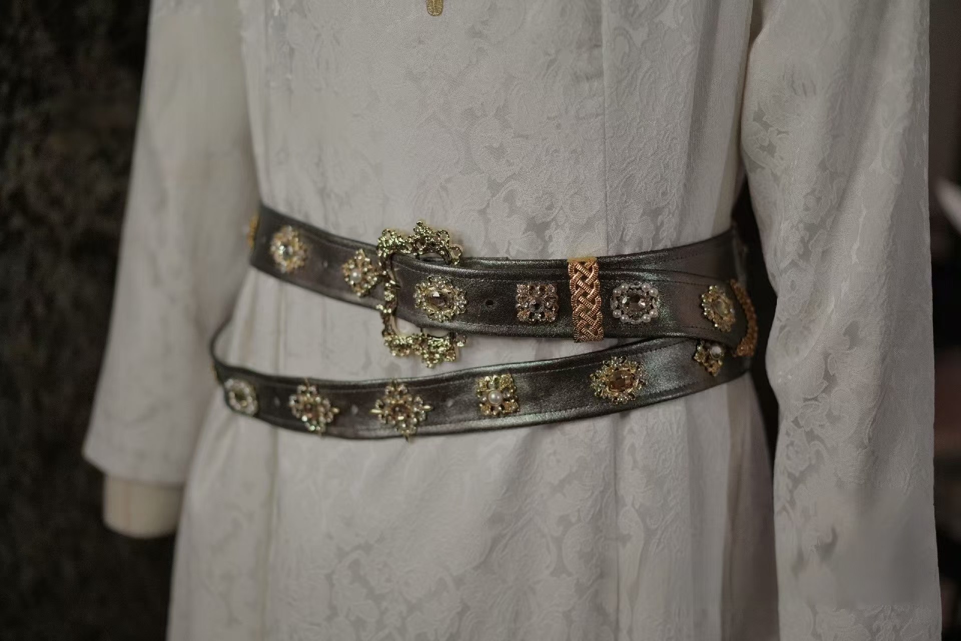 Kingdom of Heaven Baldwin IV Costume Set showroom image 3