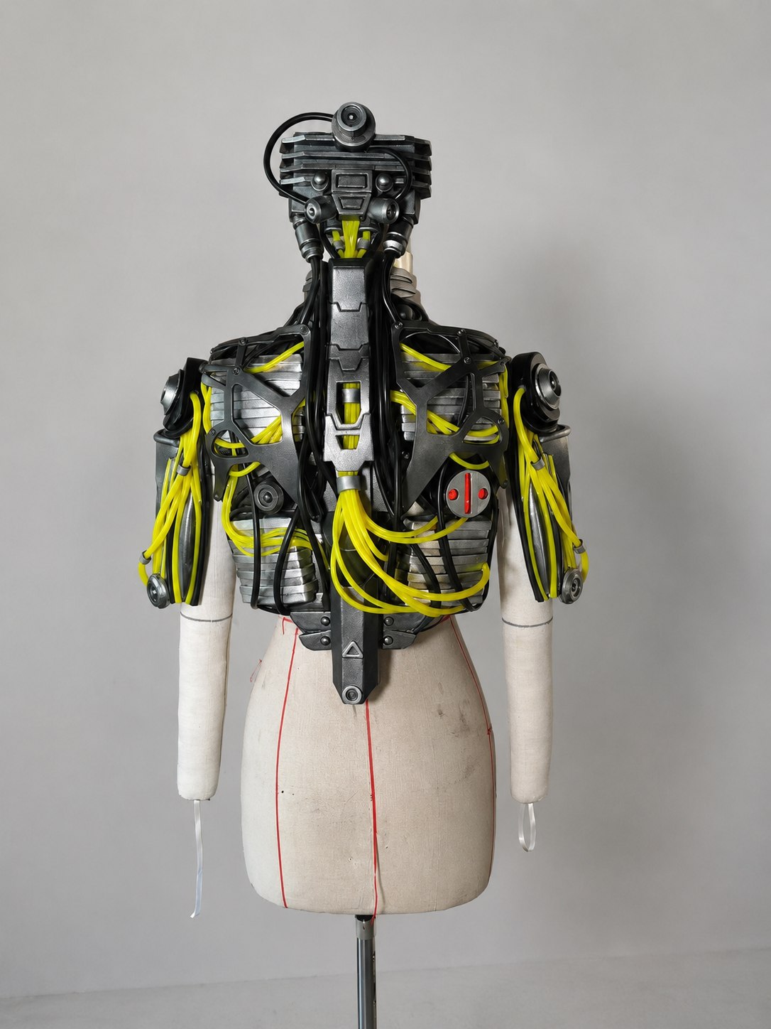 Cyberpunk 2077 Song So Mi Songbird Back Armor Prop Set showroom image 3