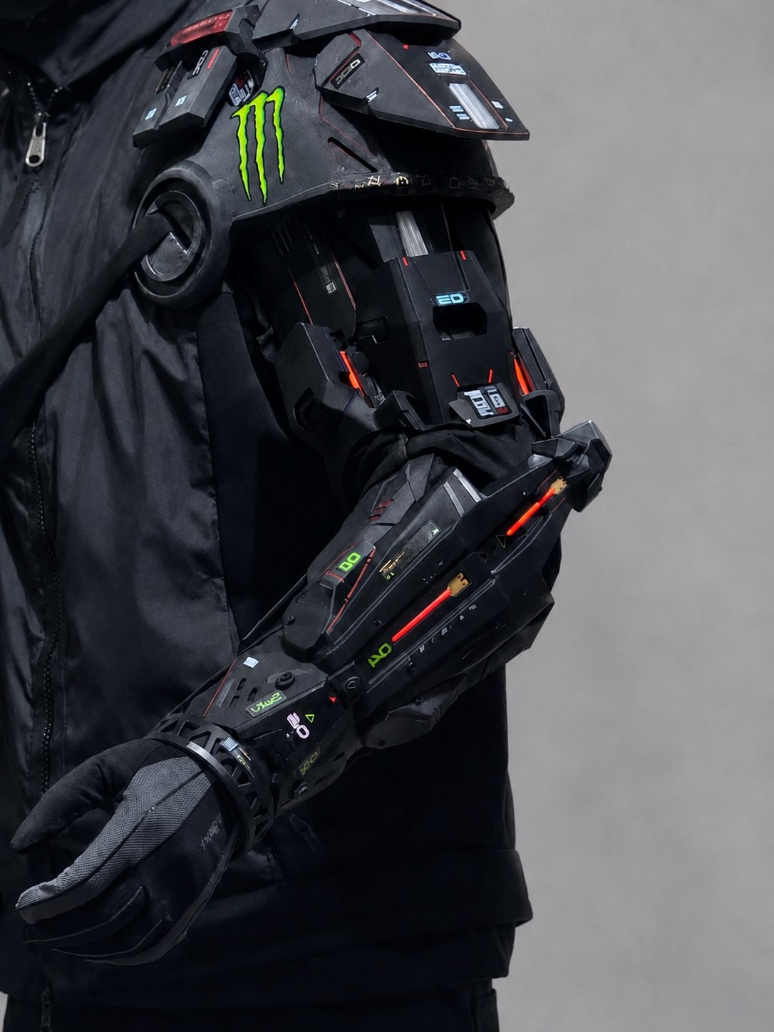 Cyberpunk Mechanical Prosthetic Arm Armor showroom image 2