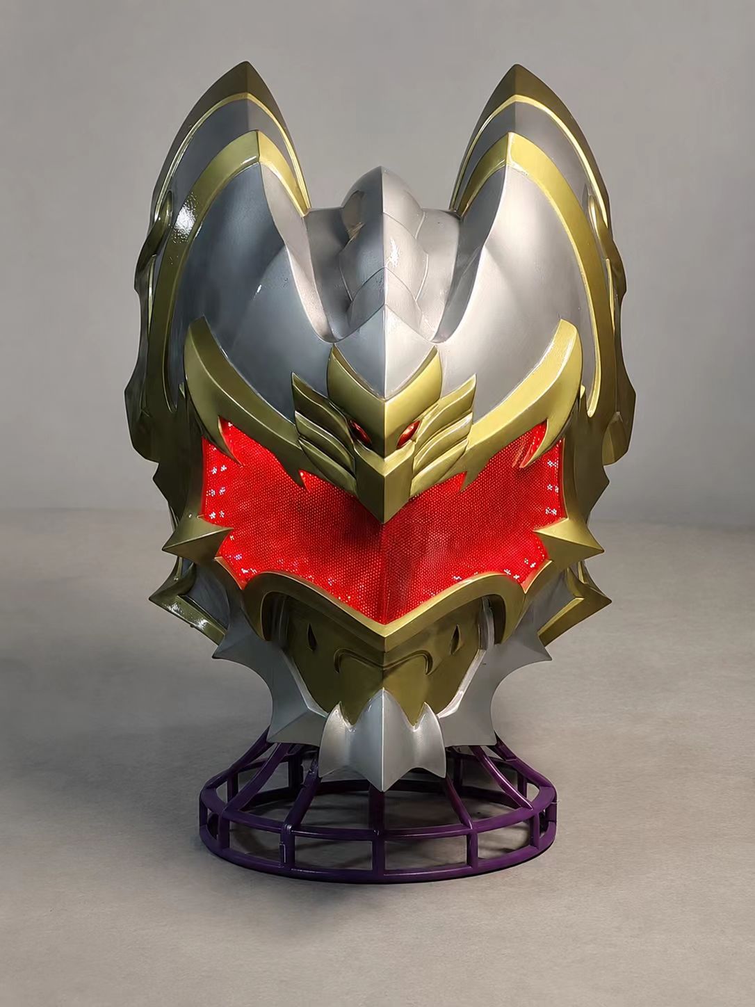 Crown ridge detail on a gold and red custom cosplay helmet.