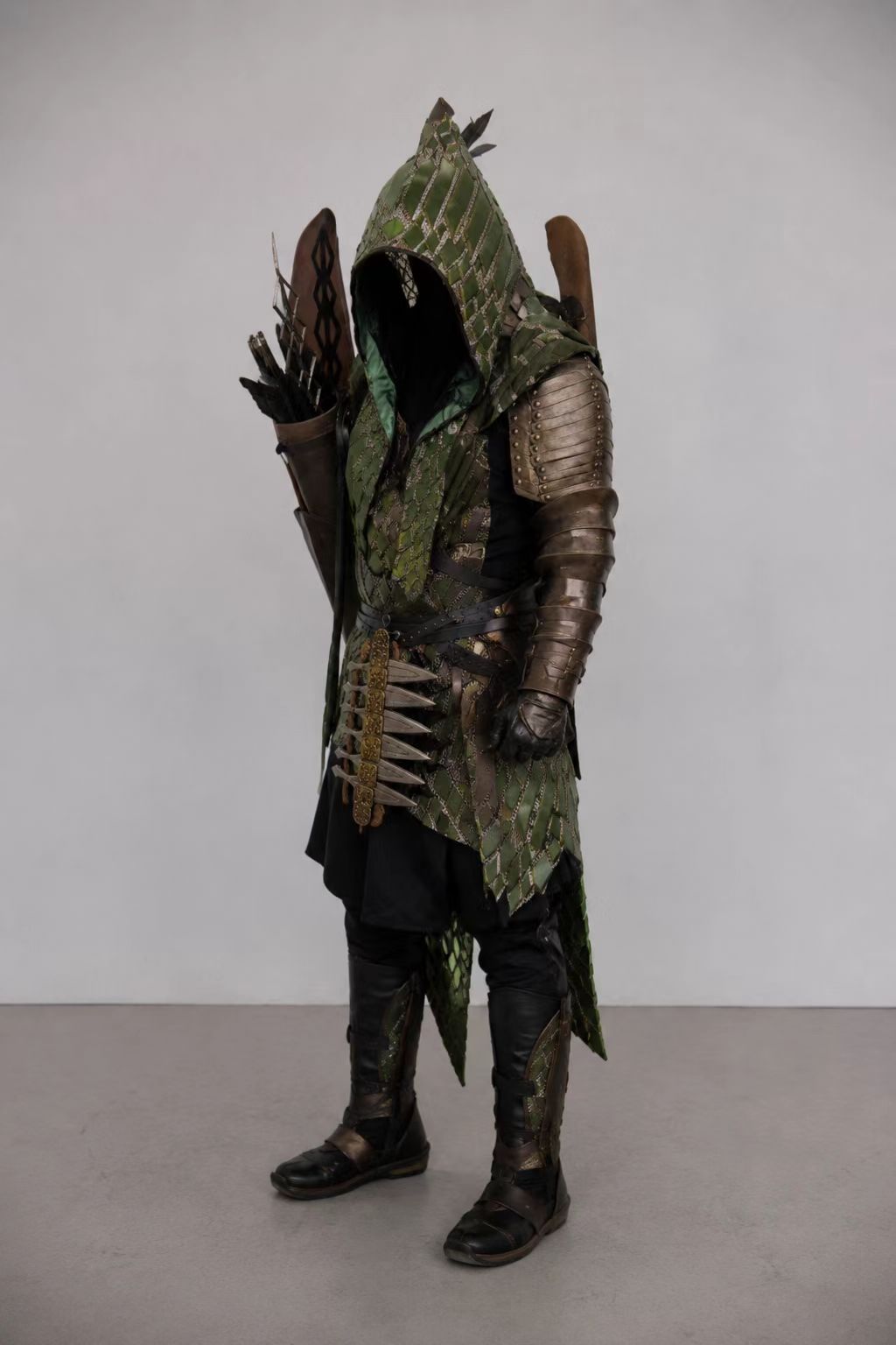 Iron Eye Elden Ring Nightreign full cosplay set with green hooded scale-pattern armor costume, black underlayers, boots, quiver, arrows, and dagger.