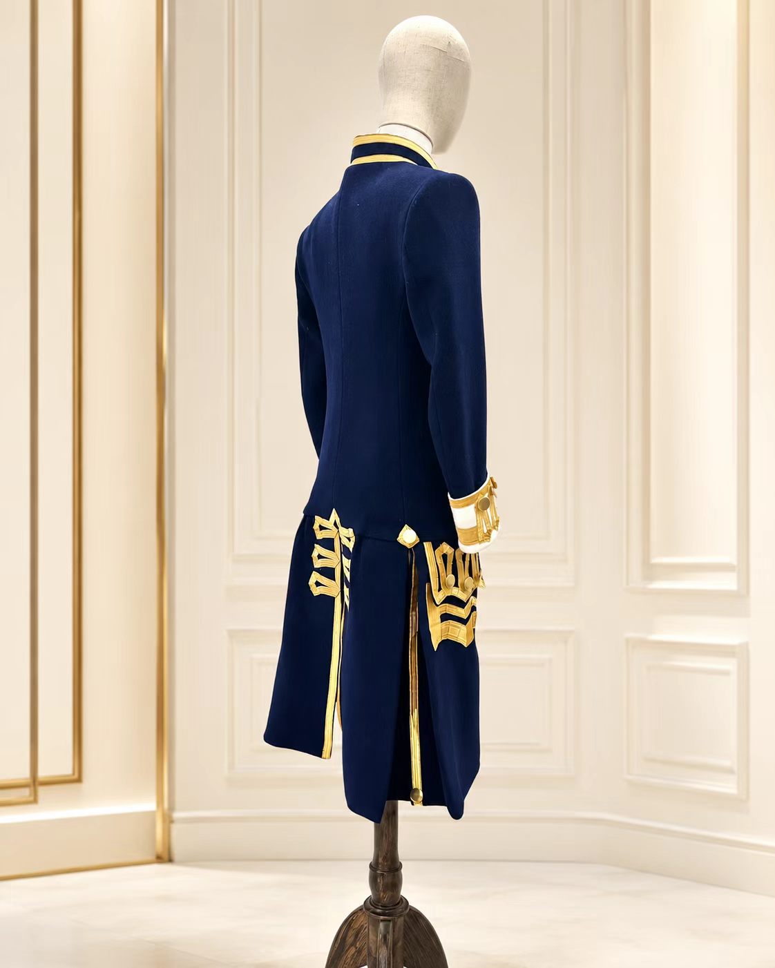 Late 18th Century Royal Navy Officer Uniform showroom image 6