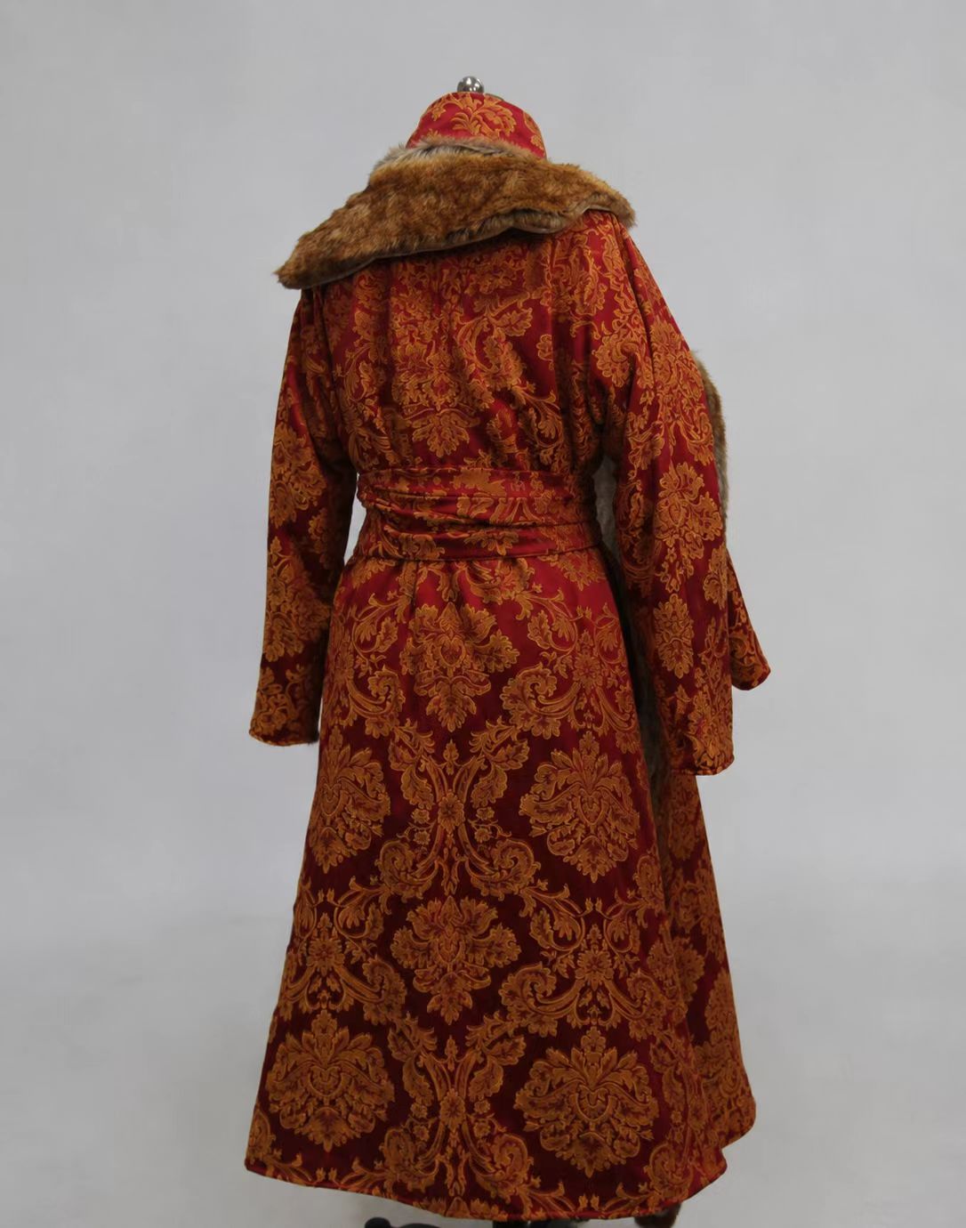 16th-17th Century Polish Noble Robe Set showroom image 7