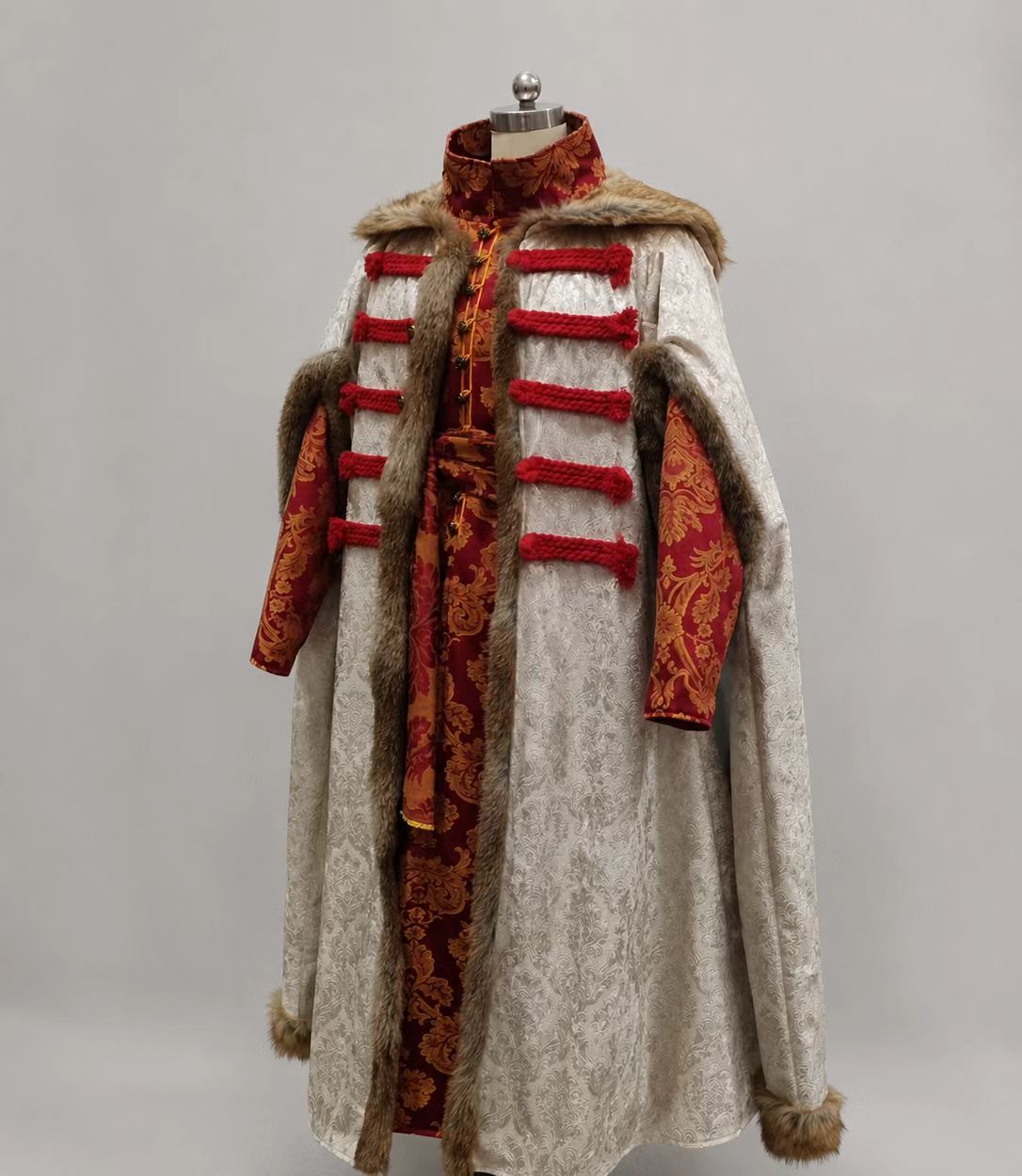 16th-17th Century Polish Noble Robe Set showroom image 2