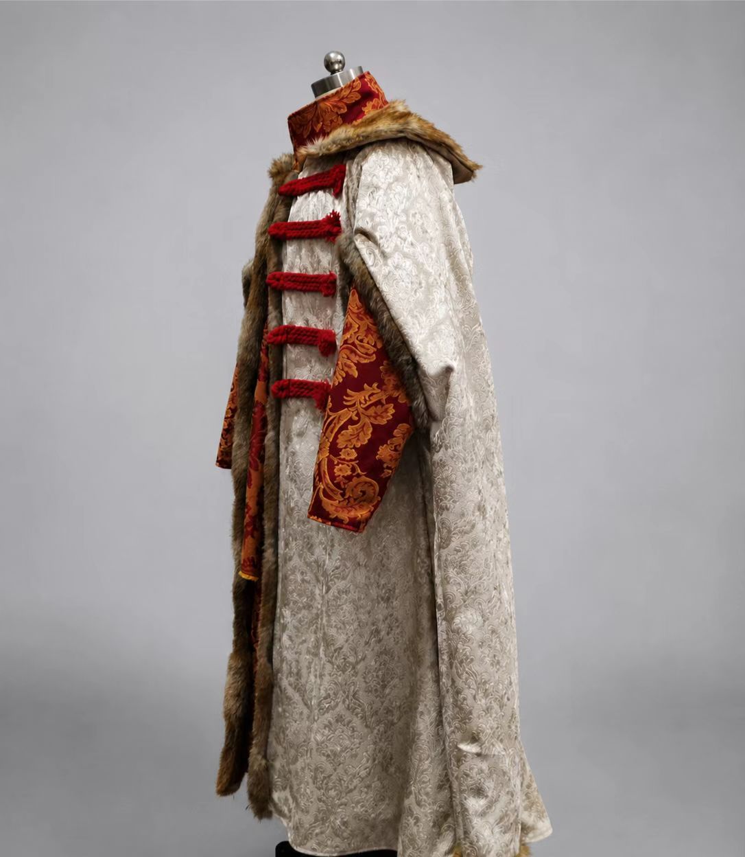 16th-17th Century Polish Noble Robe Set showroom image 3