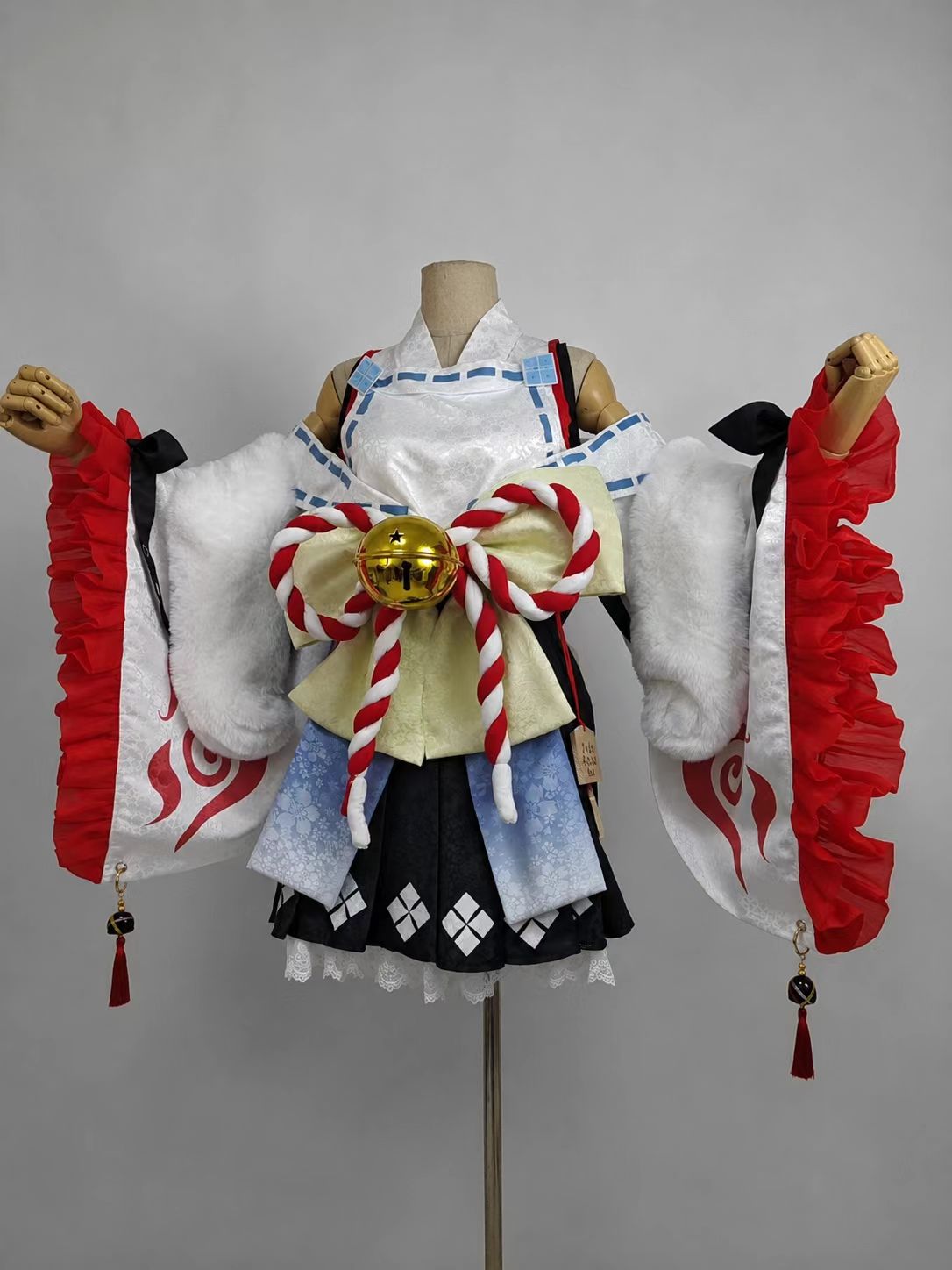 Premium Handmade Japanese Miko Cosplay Costume showroom image 2