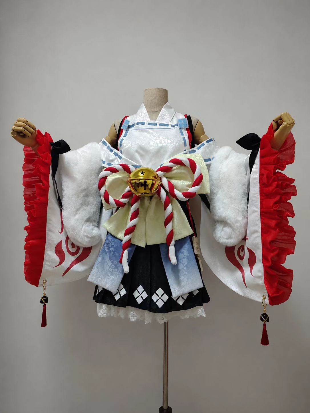 Premium Handmade Japanese Miko Cosplay Costume showroom image 3