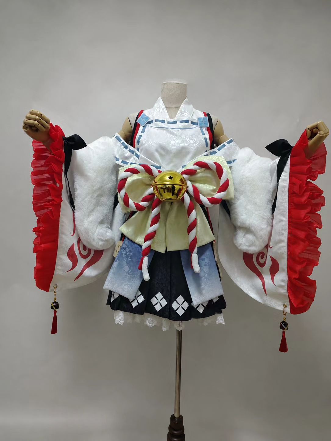 Premium Handmade Japanese Miko Cosplay Costume showroom image 4