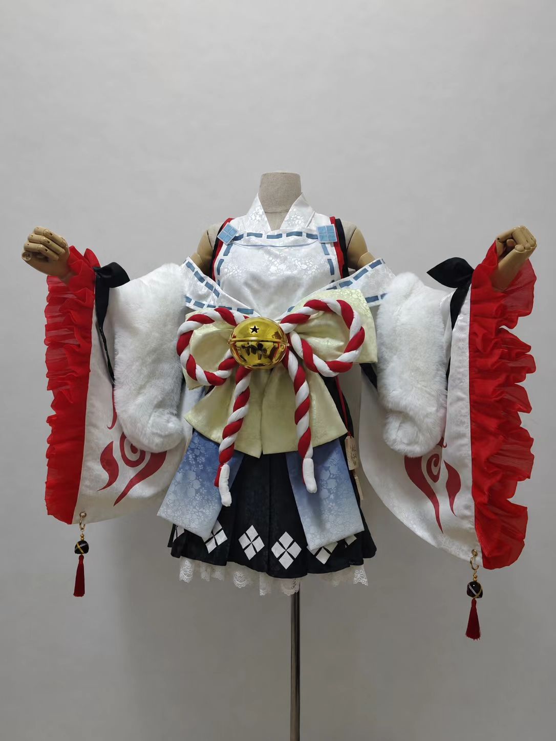 Premium Handmade Japanese Miko Cosplay Costume showroom image 5