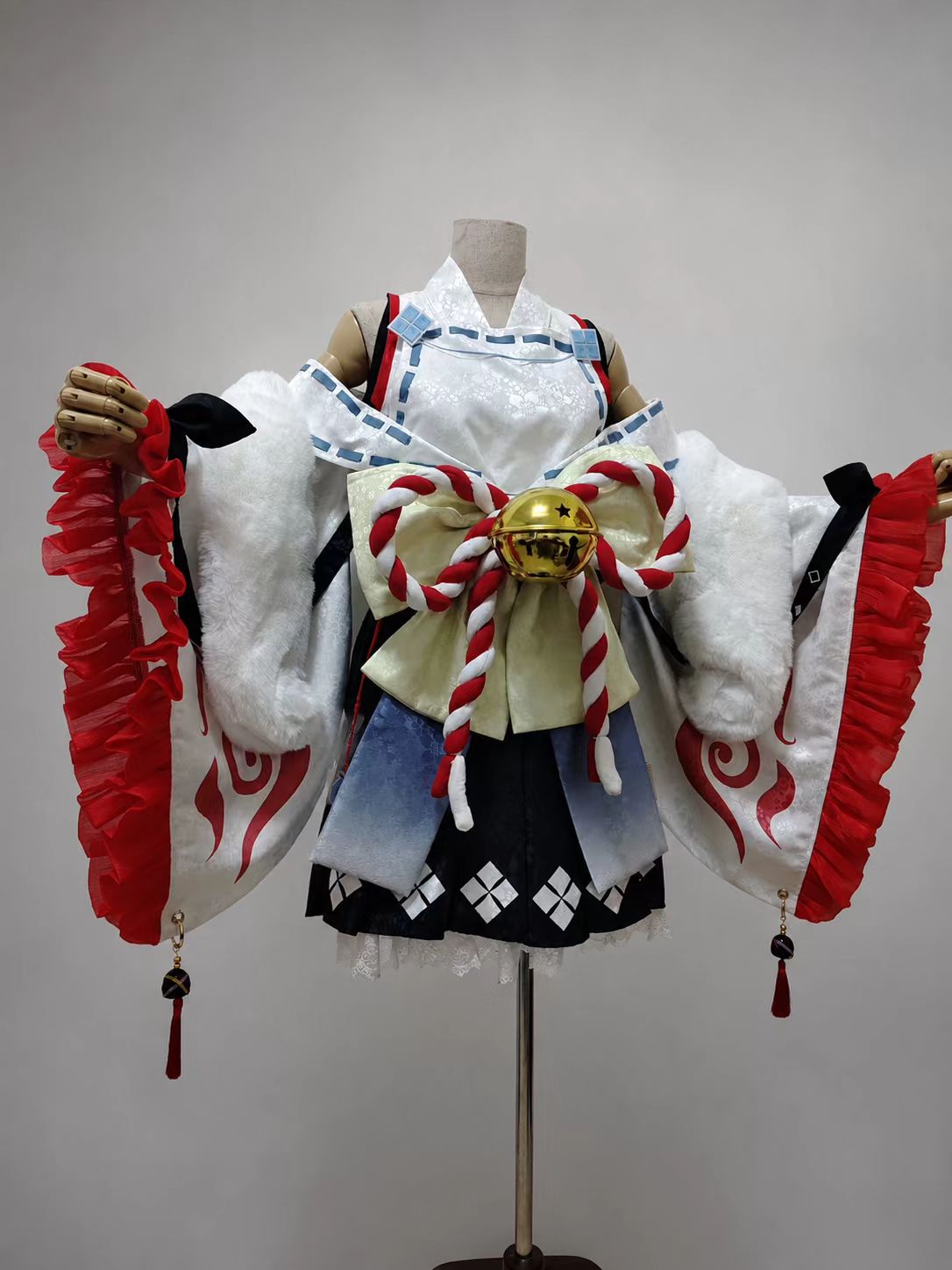 Premium Handmade Japanese Miko Cosplay Costume showroom image 7
