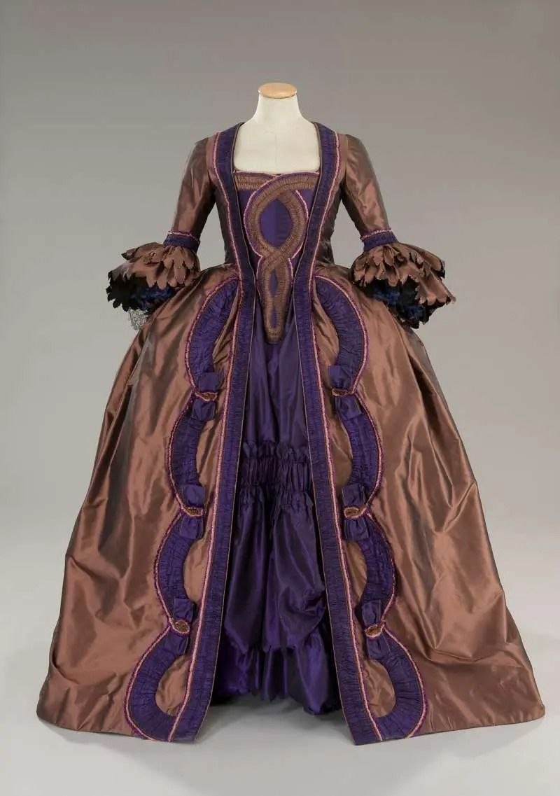 Medieval Red Regalia gallery image 3